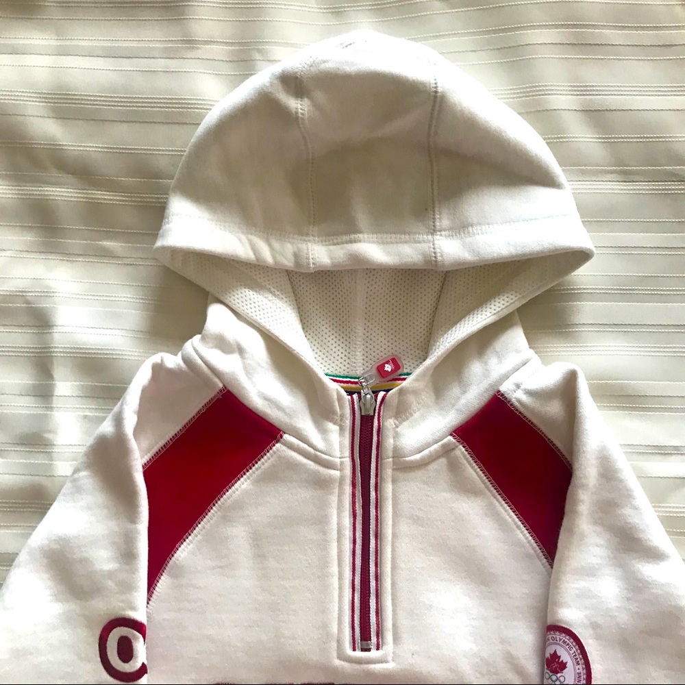 red/white Canada quarterzip hoodie